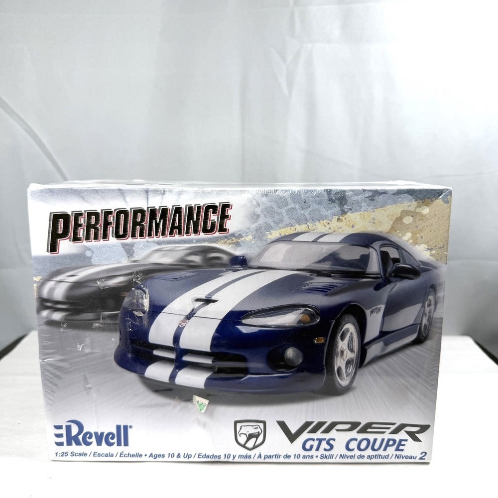Revell Performance Viper GTS Coupe 1:25 scale Model Kit 85-6359  / New Sealed